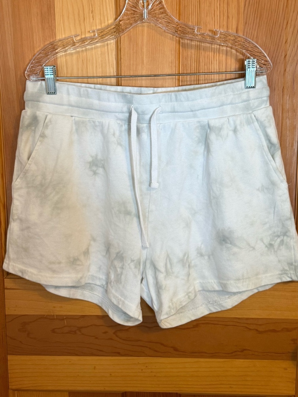 Shiraleah Light Tie-Dye Athletic Lounge Shorts - White & Light Gray XL